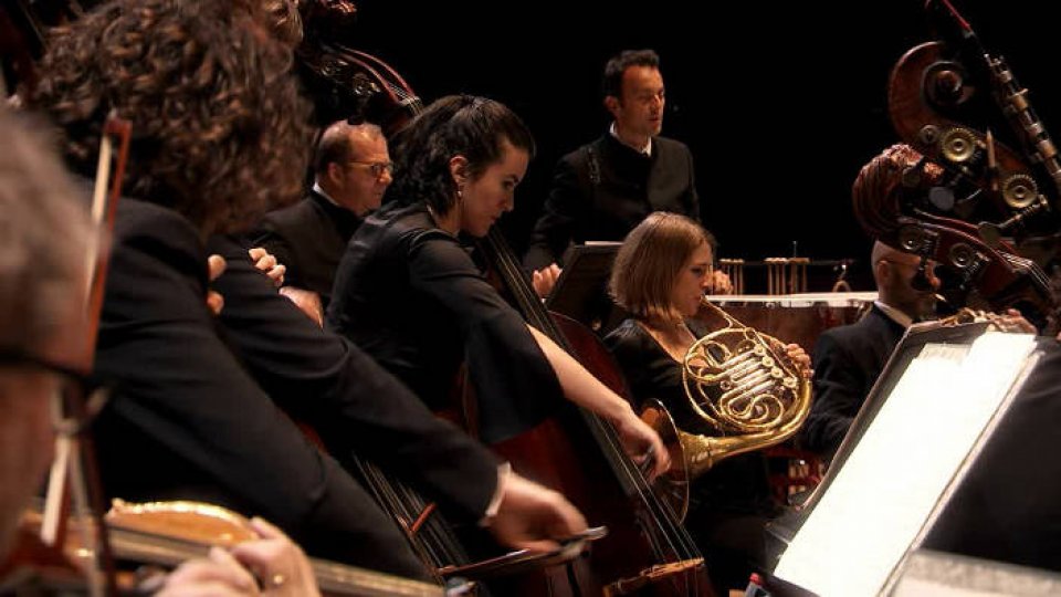 Thomas Hengelbrock et l'Orchestre de Paris :...
